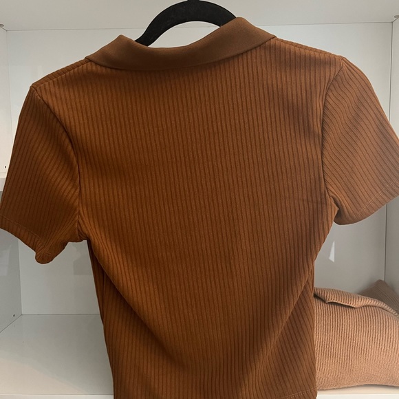 H&M Ribbed Brown Polo Top with 4 Button Detail - Picture 3 of 3